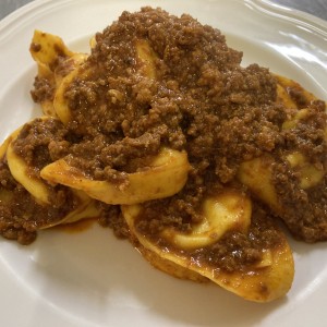 Tortelloni con ricotta di bufala al Ragù 